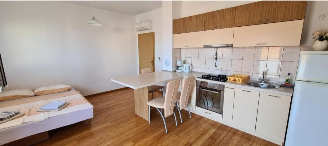Apartmani Gizela Donji Seget Chambre photo